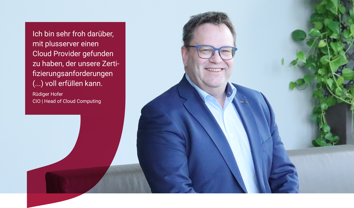 Bild von Rüdiger Hofer, links steht das Zitat: Ich bin sehr froh darüber, mit Plusserver einen Cloud Provider gefunden zu haben, der unsere Zertifizierungsanforderungen voll erfüllen kann.