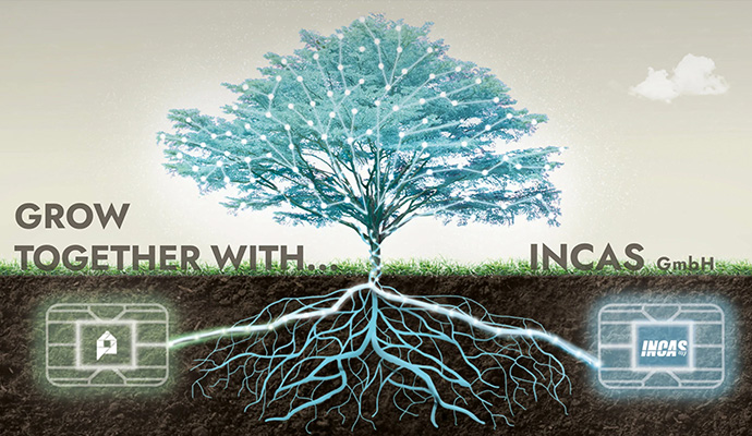 In der Bildmitte steht ein Baum, dessen Wurzeln sich zu zwei Seiten ausbreiten und eine symbolische Verbindung zwischen dem think abou IT Logo und dem INCAS Logo herstellen.