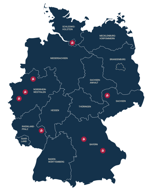 Deutschland mit seinen Bundesländern. Darauf sind die jeweiligen Standorte der think about IT mit blauen Punkten markiert, wie Bochum, Münster, Hamburg, Leipzig, Mainz, Nürnberg und Regensburg.
