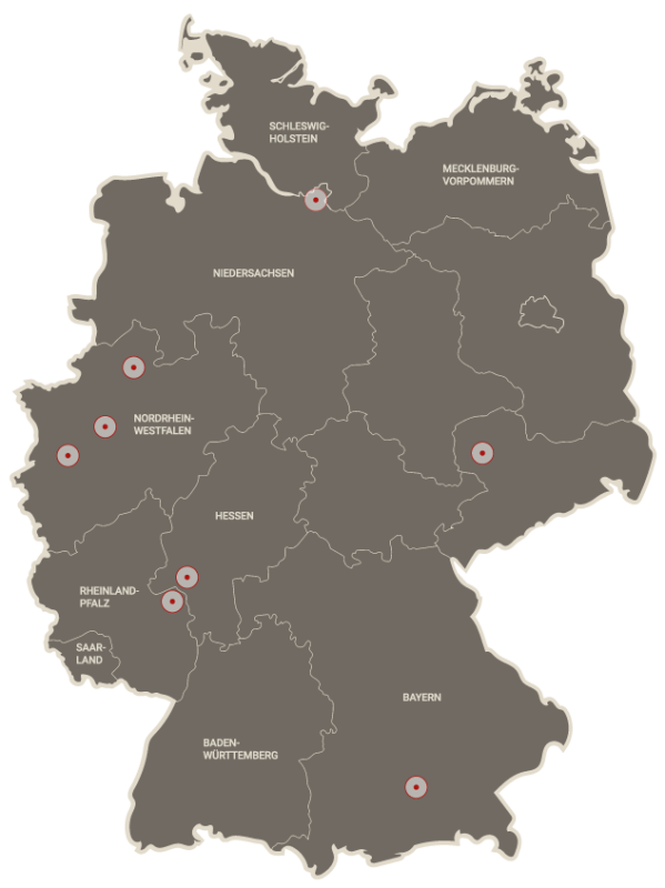 Deutschland mit seinen Bundesländern. Darauf sind die jeweiligen Standorte der think about IT mit roten Punkten markiert.