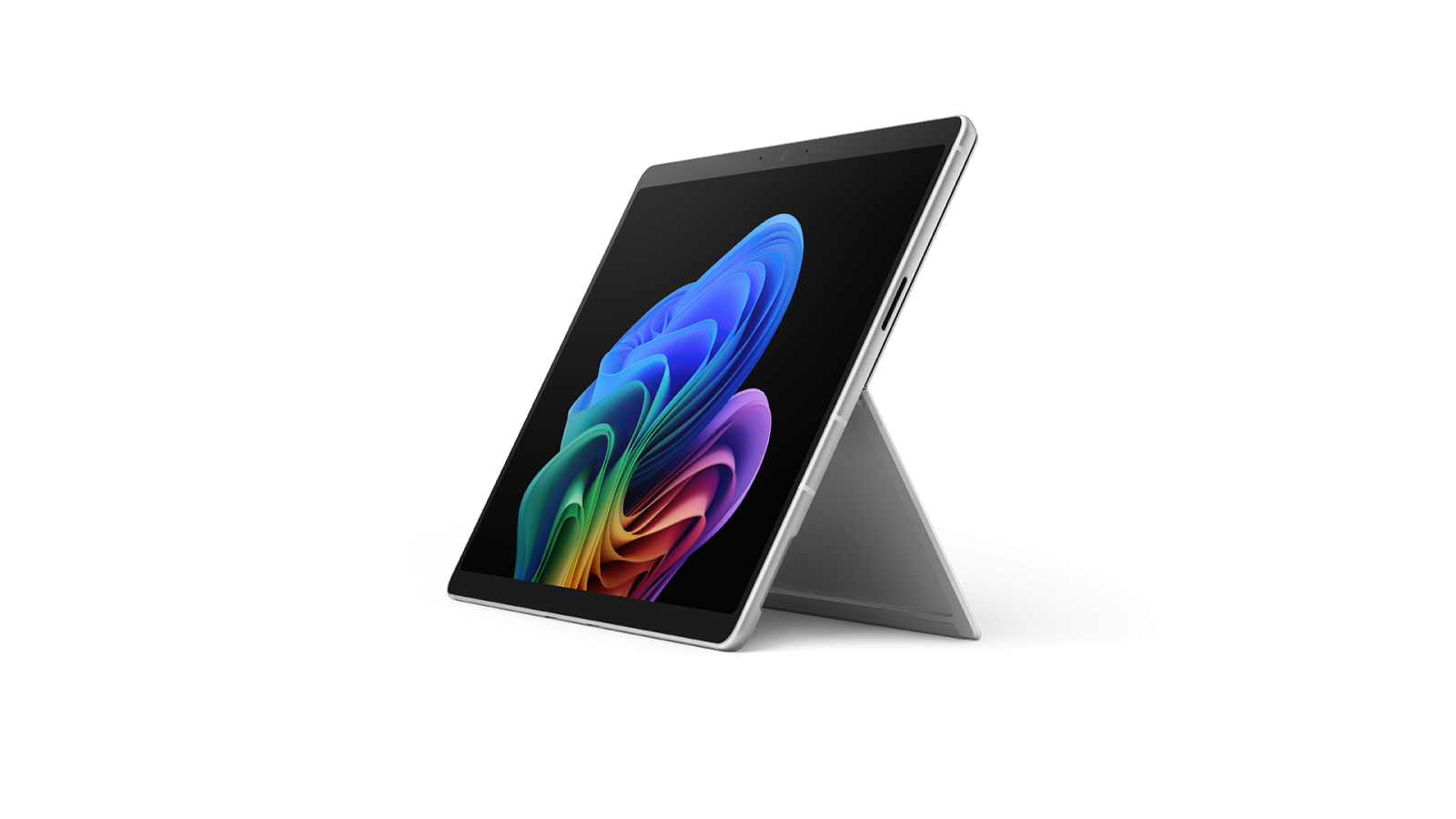 Surface Pro 11, Tablet, in silber. Aufgestützt auf seinem Aufsteller.