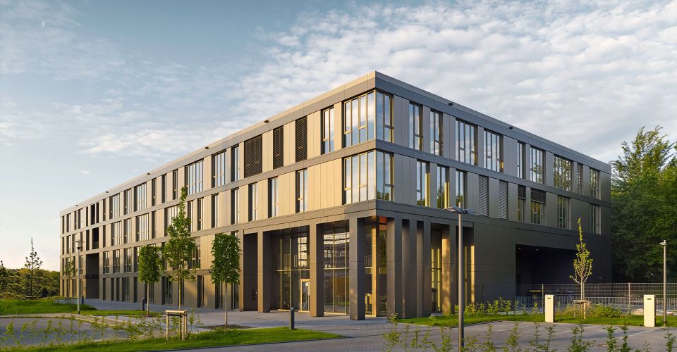 Ein großes modernes Gebäude, das Headquarter der think about IT.